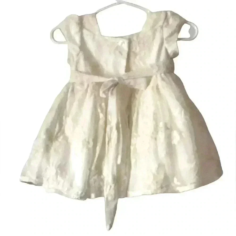 Laura Ashley London Ivory/white tulle dress w/embroidered flowers. Size 3/6M